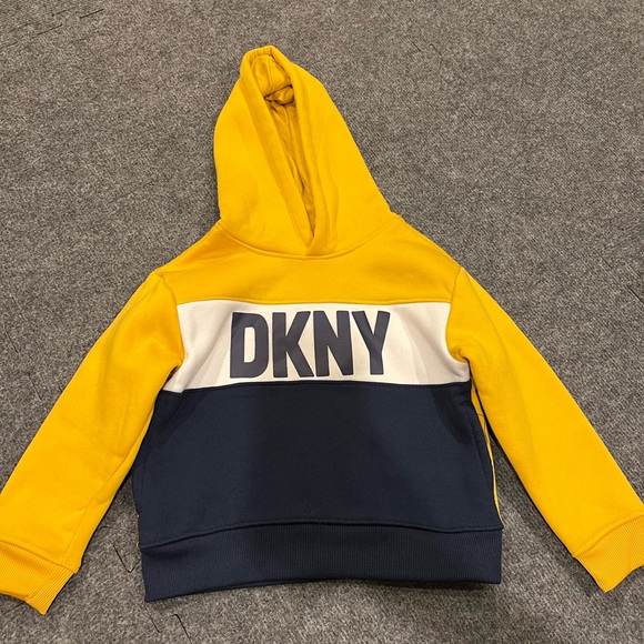 Boys DKNY sweater size 4 - Picture 1 of 5